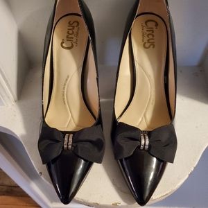 Black patent leather pumps